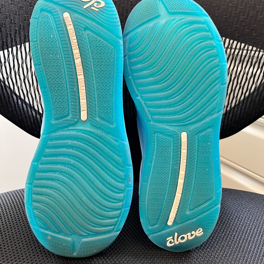 Clove nursing shoes